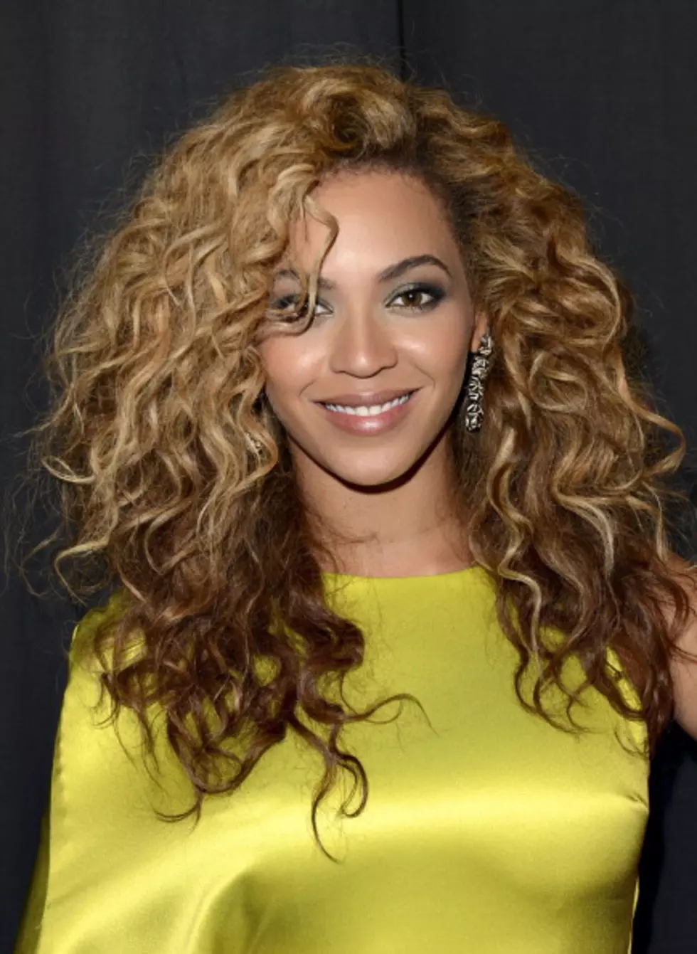 Beyonce Chops Off Her Hair (Photos)