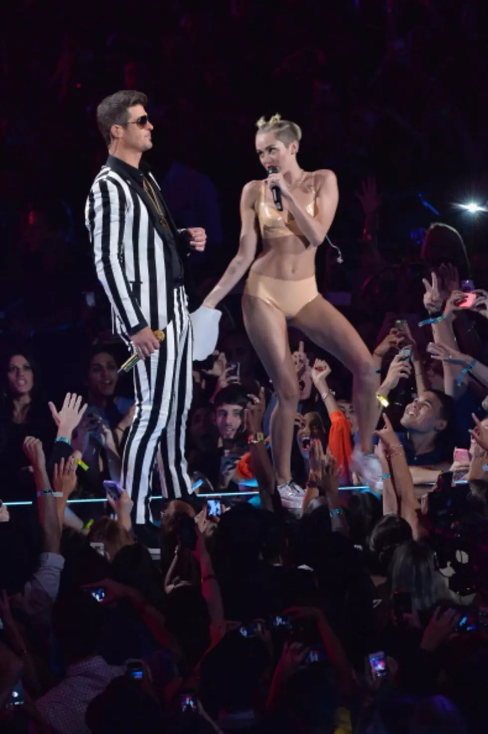 Robin Thicke Releases Video for “Give It 2 U”
