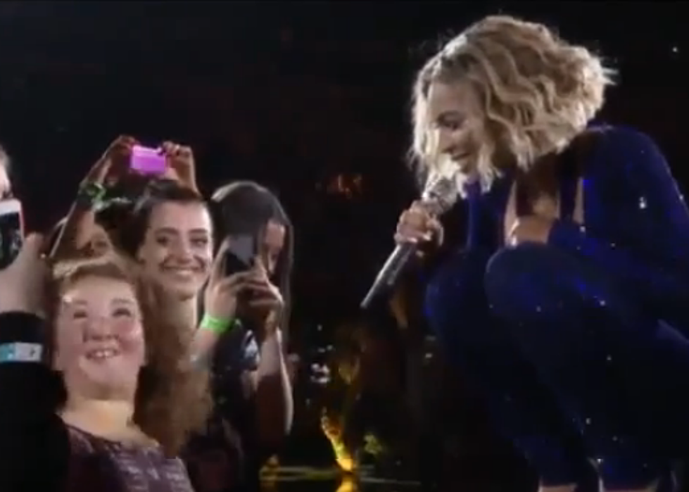 Beyonce’ Sings With a Blind Young Fan [VIDEO]