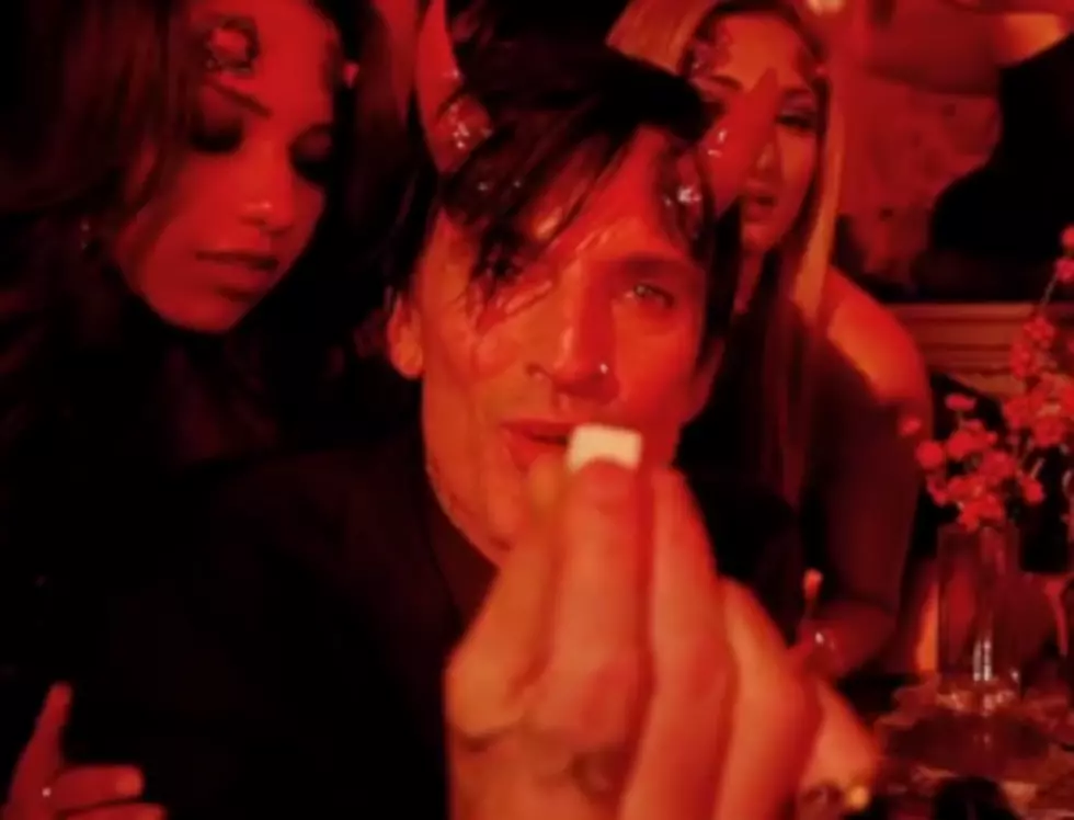 Tommy Lee Plays the Part of &#8216;Satan&#8217; in Fall Out Boy&#8217;s &#8216;Death Valley&#8217; Video [VIDEO]