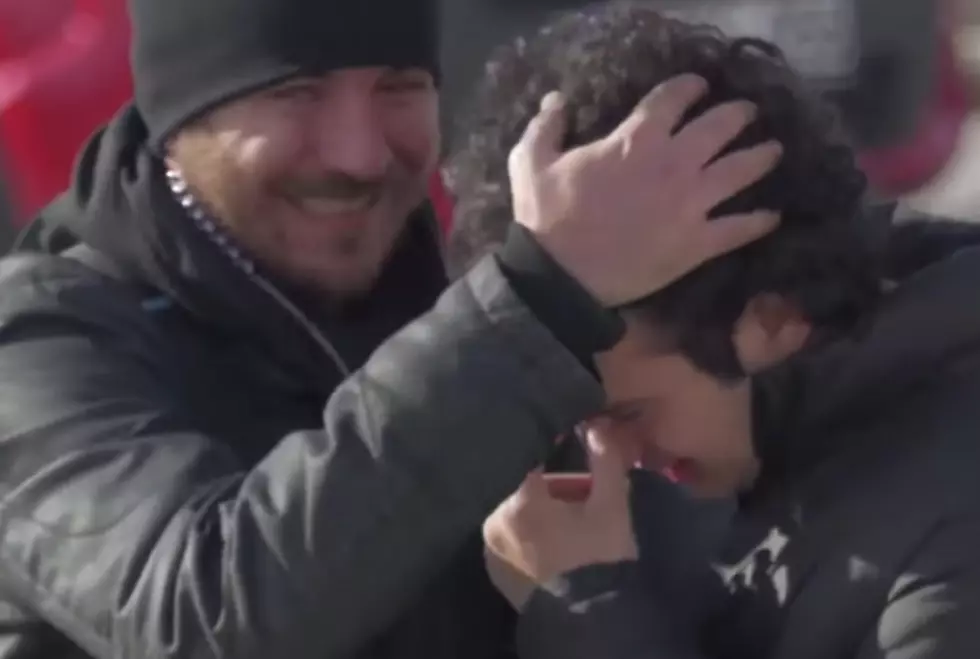 Watch an Entire Town Learn Sign Language to Surprise a Deaf Neighbor