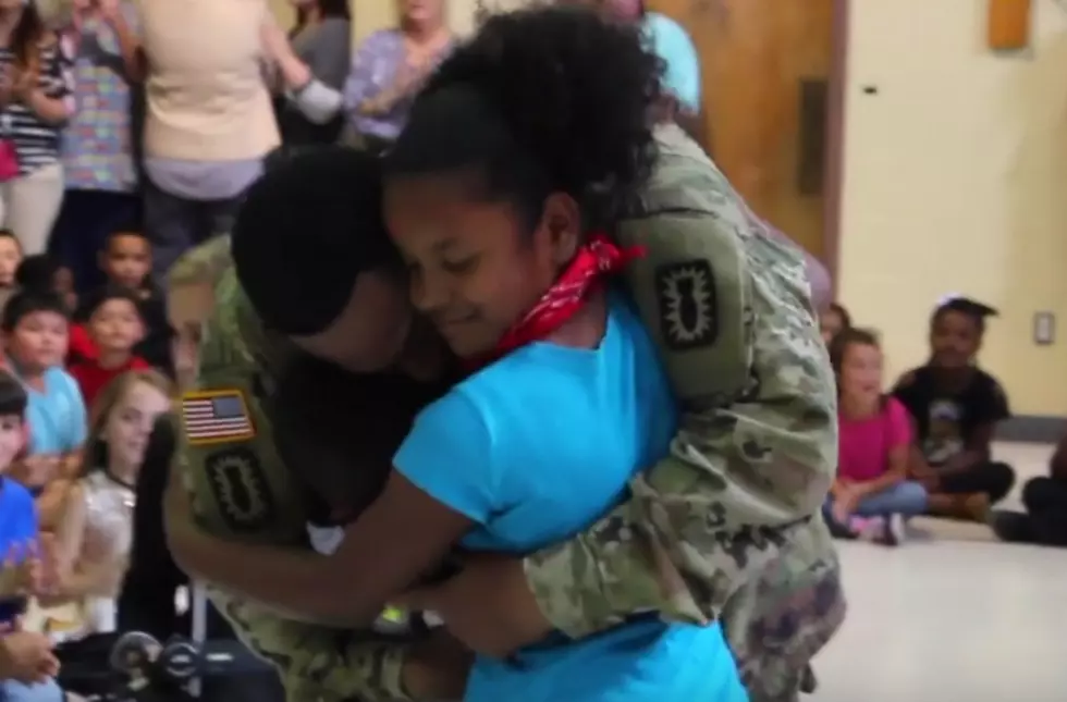 Returning Soldier Surprises His Kids at Lubbock Elementary School – Watch the Powerful Video