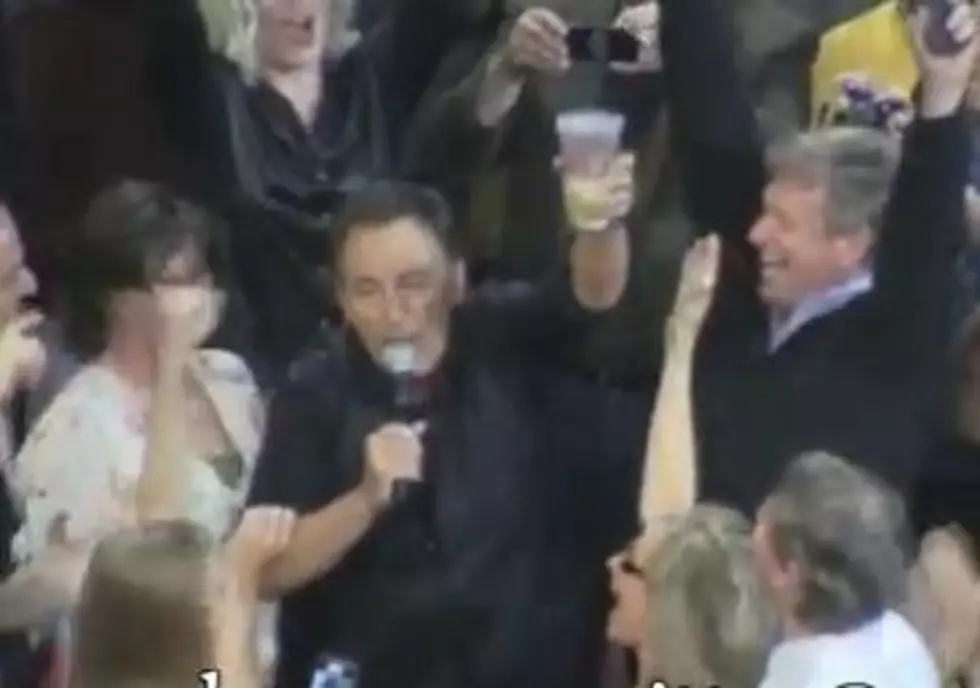 A Fan Handed Bruce Springsteen a Beer at a Concert in Philadelphia and He CHUGGED It [VIDEO]