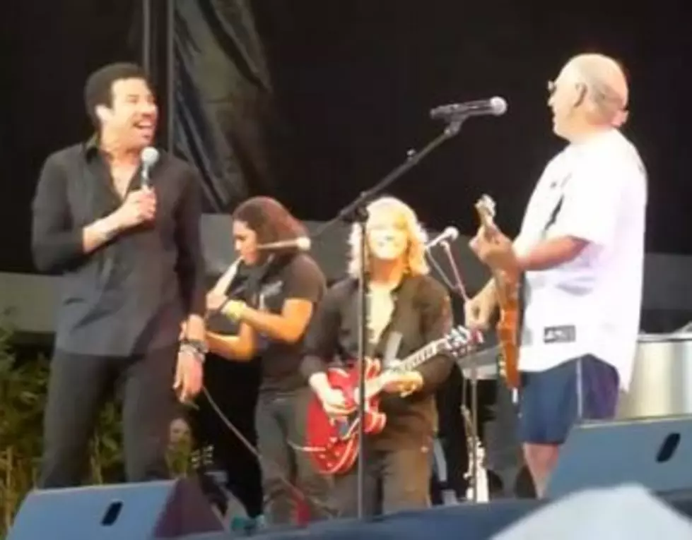 Video of Lionel Richie and Jimmy Buffett Performing &#8216;All Night Long&#8217; in Concert