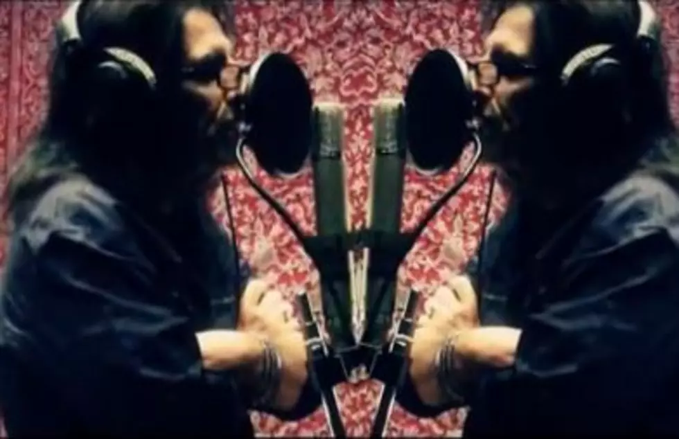 Alice Cooper Sings The Beatles’ “Eleanor Rigby” [VIDEO]