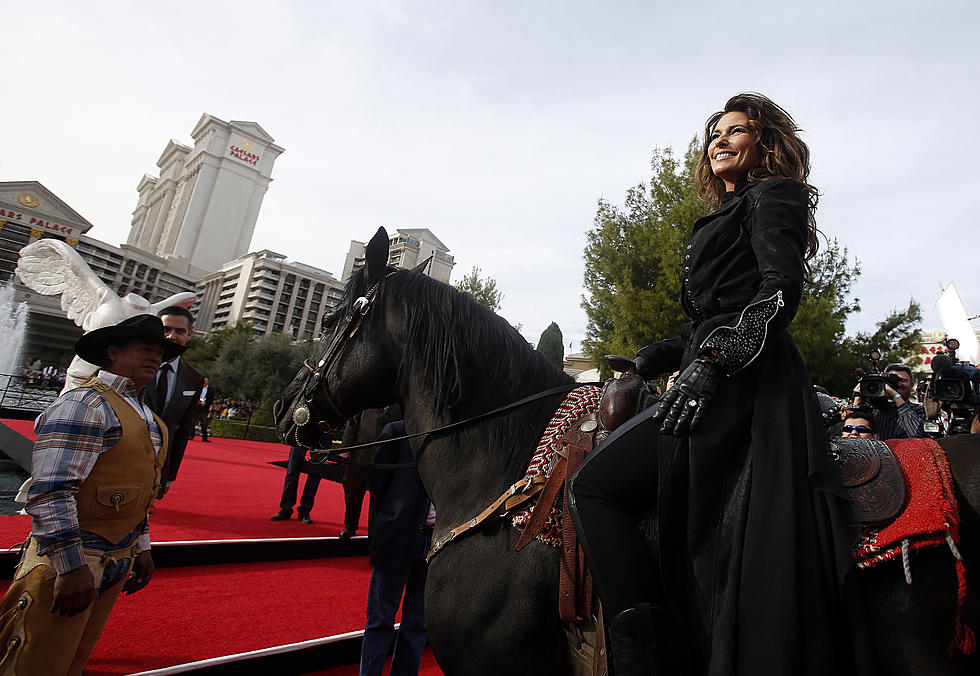 Shania Twain Makes an Entrance Into Vegas Like No Other! [VIDEO]