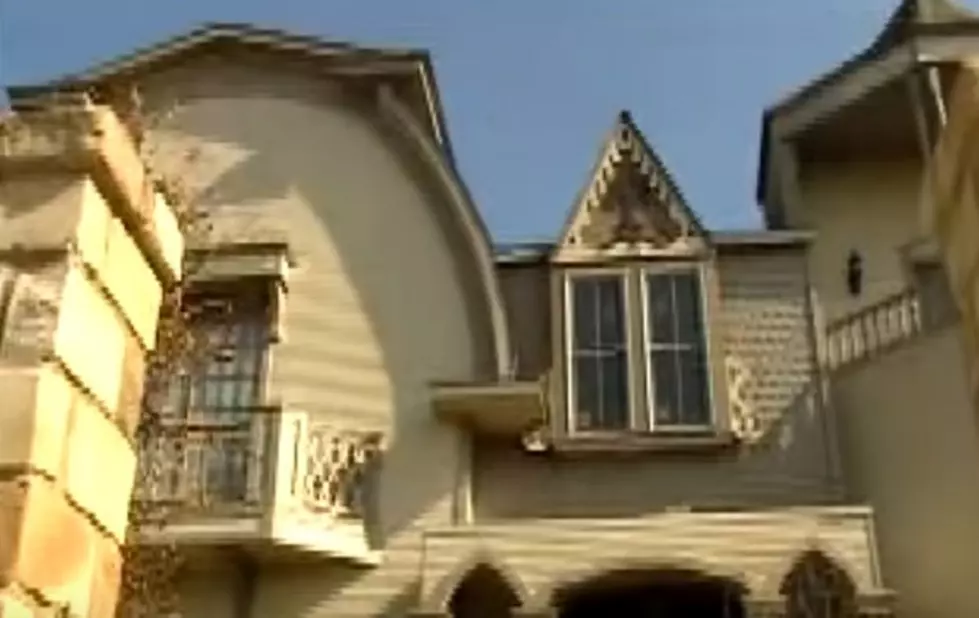 This Strange and Creepy Texas Landmark Recreates the Home From ‘The Munsters’