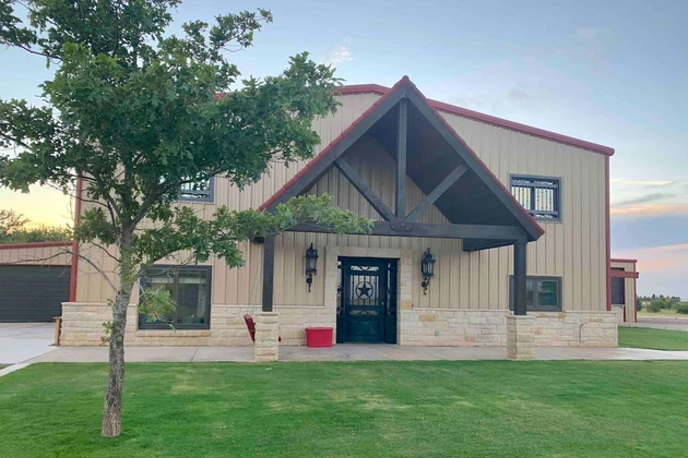 There&#8217;s a Luxurious $930/Night Airbnb in Lubbock, Texas. Is It Worth It?