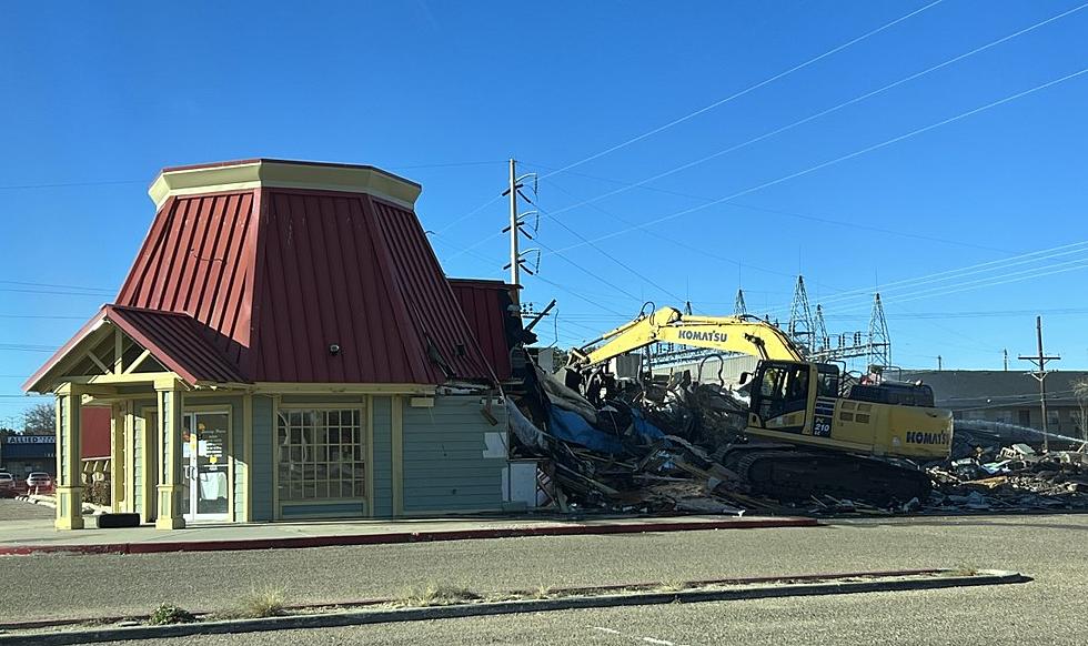 Furr’s Fresh Buffet in Lubbock Is Being Demolished Right Now