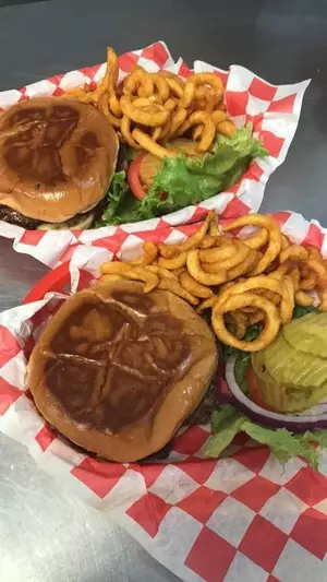 Lubbock's Woodys Burger Barn Finally Announces Opening