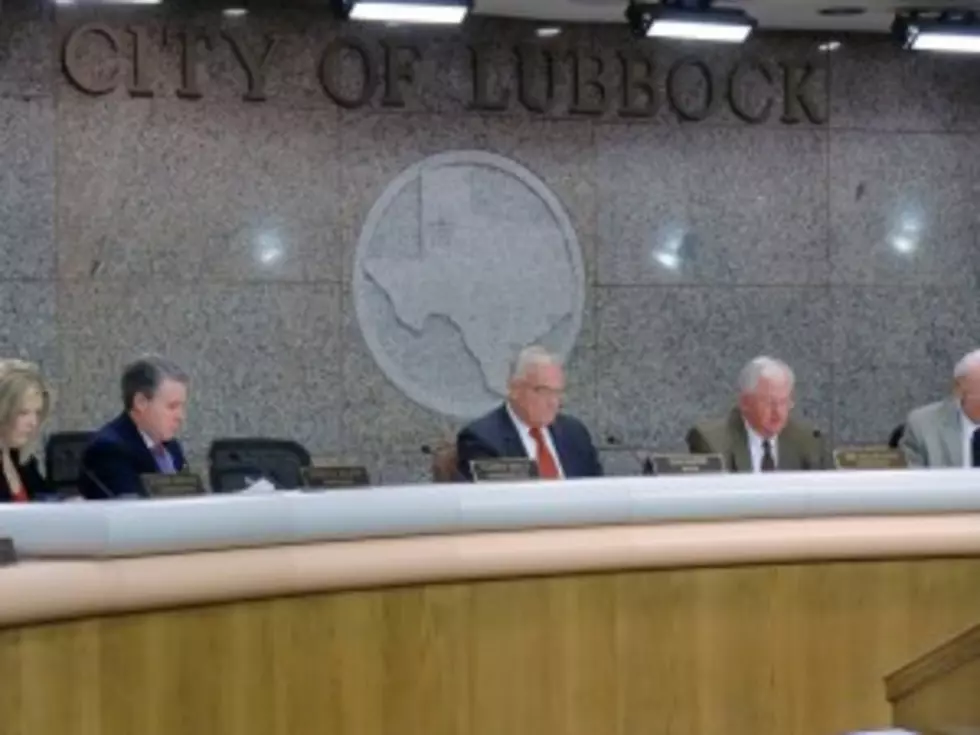 Lubbock City Council Denies Food Vendor License, Approves Keeping Pools Open