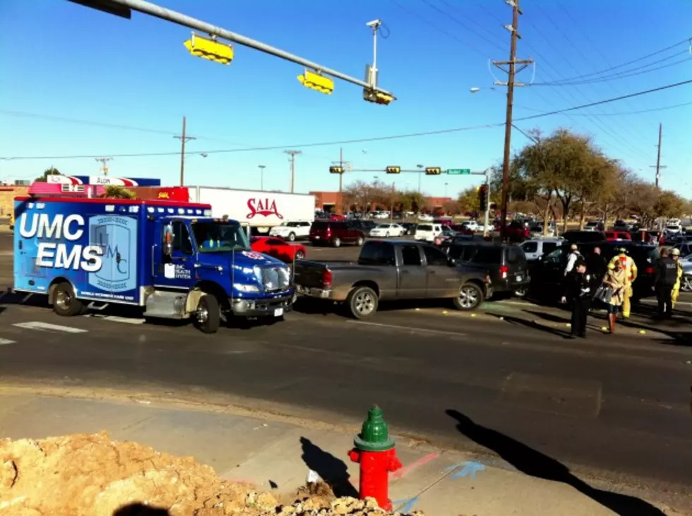 Police Pursuit at Woodrow Road Results in Crash at 82nd Street and Quaker in Lubbock, 1 in Custody