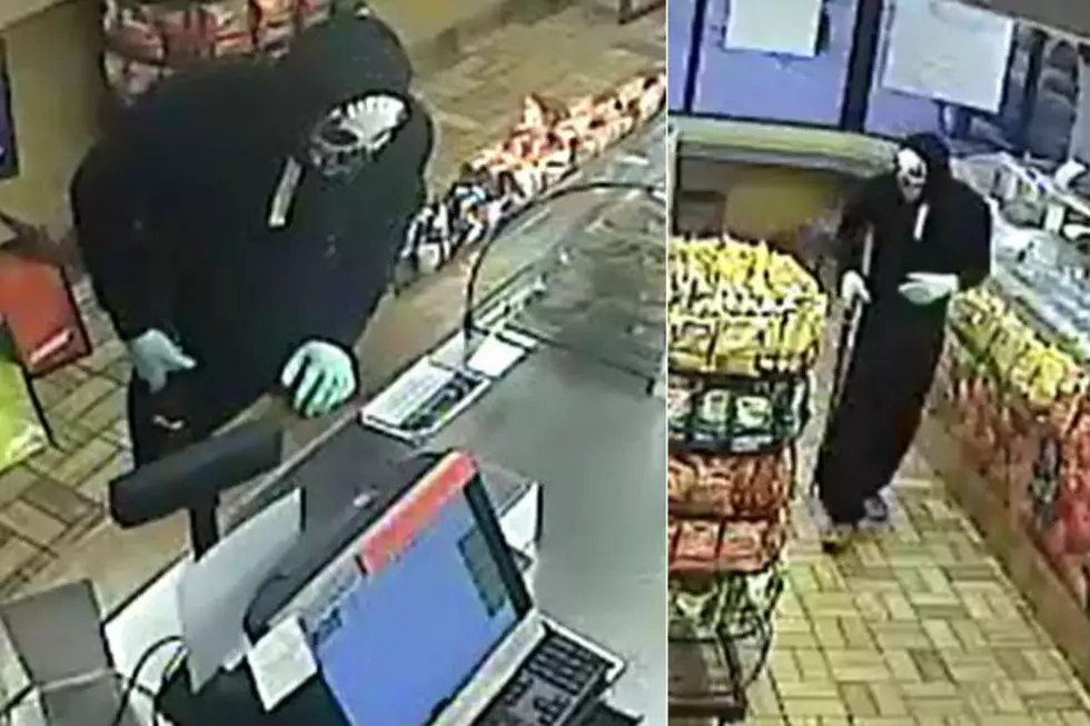 Two Armed Men Rob Lubbock 7-Eleven Store