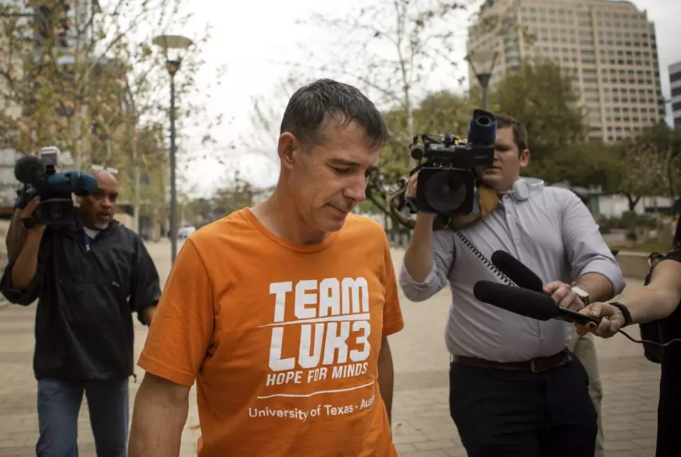 Texas Fires Men’s Tennis Coach After Bribery Indictment