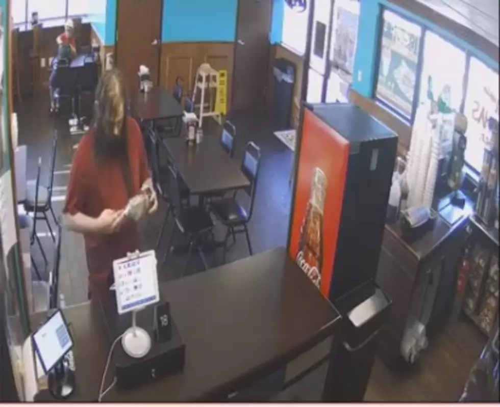 WATCH: Smokin Joe’s Employees Stop a Tip Jar Thief in the Act