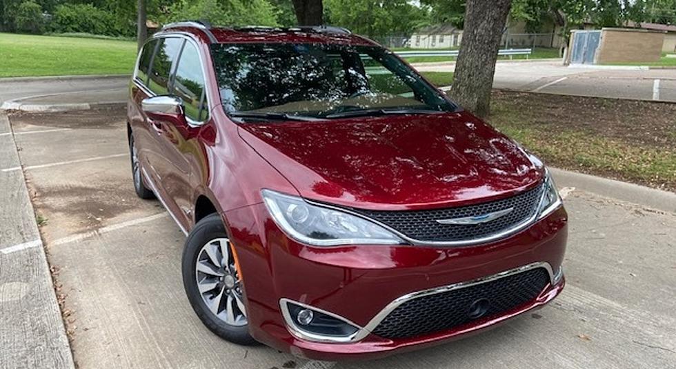 The Car Pro Test Drives the 2020 Chrysler Pacifica Hybrid