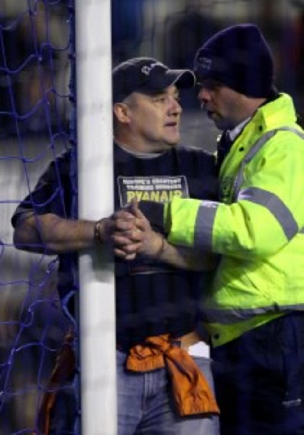 Man Handcuffs Himself To Goal Post During Everton-Manchester City Match [VIDEO]