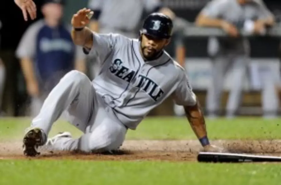 Eric Thames&#8217; Literally has Lightning in his Feet Making Sparks as he Chases Down A Foul Ball[VIDEO]