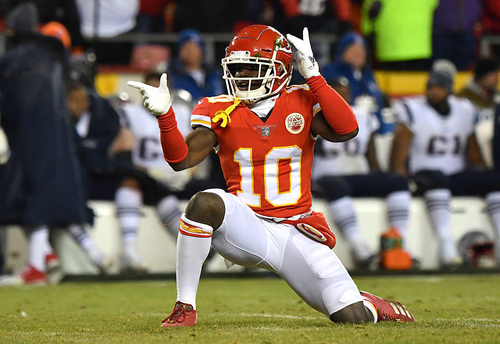 Chiefs Sign Tyreek Hill to 3-Year, $54 Million Extension