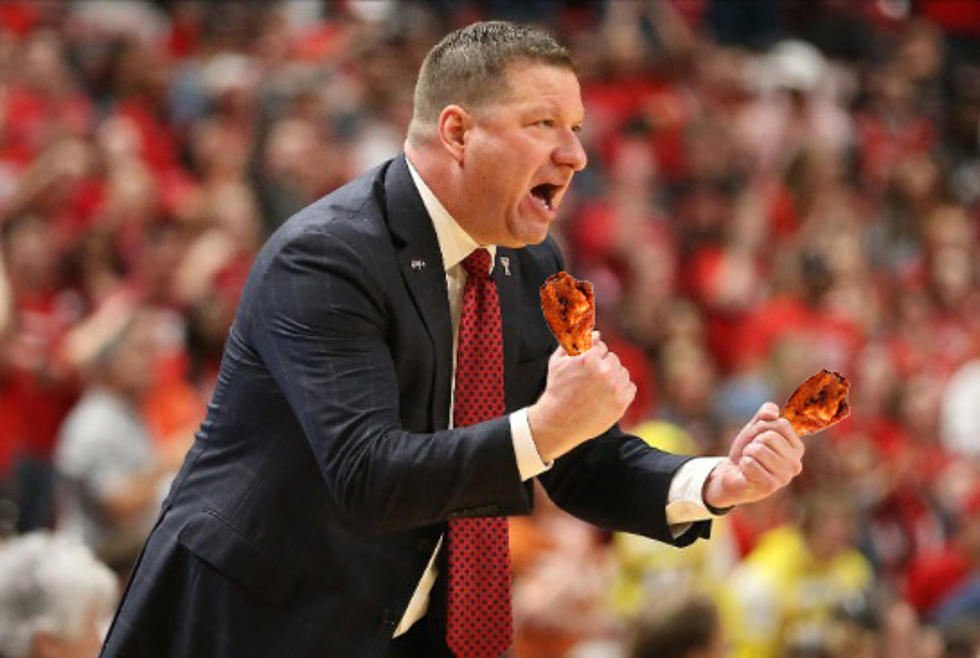 Lubbock Restaurant Offers Chris Beard Free Wings for Life to Stay