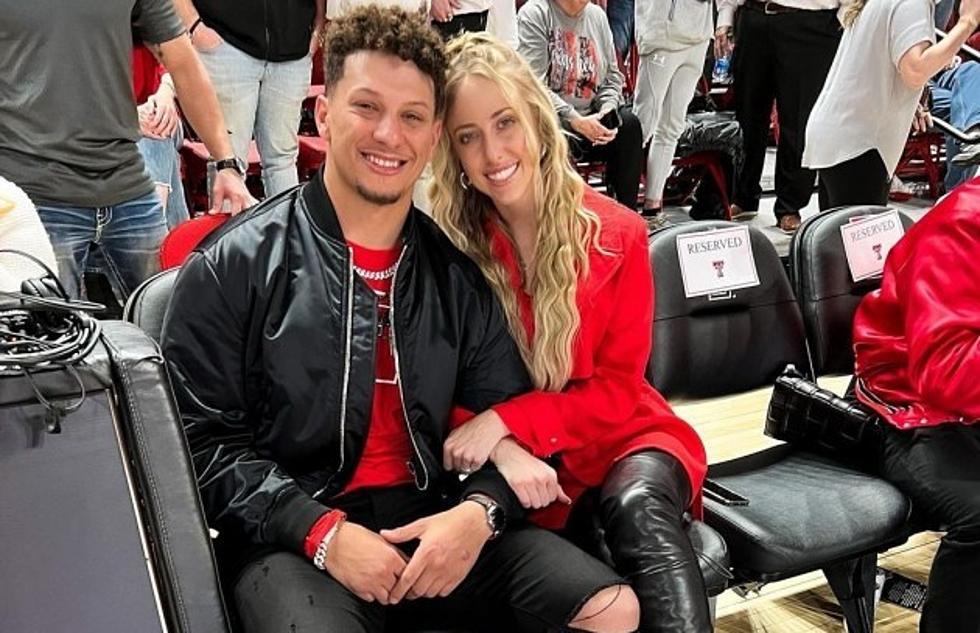 Patrick Mahomes and Brittany Matthews Get Married in Hawaii