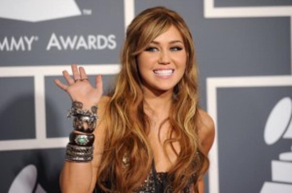 Miley Hosts SNL [Video]