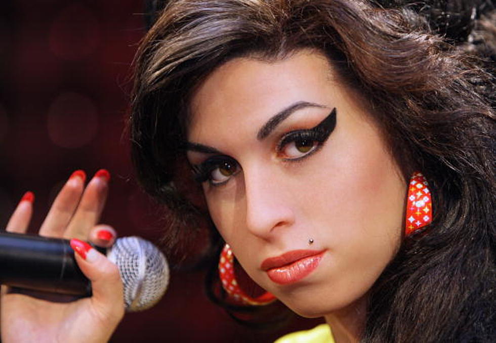 Amy Winehouse’s Dad Give Her Clothes Away to Mourning Fans