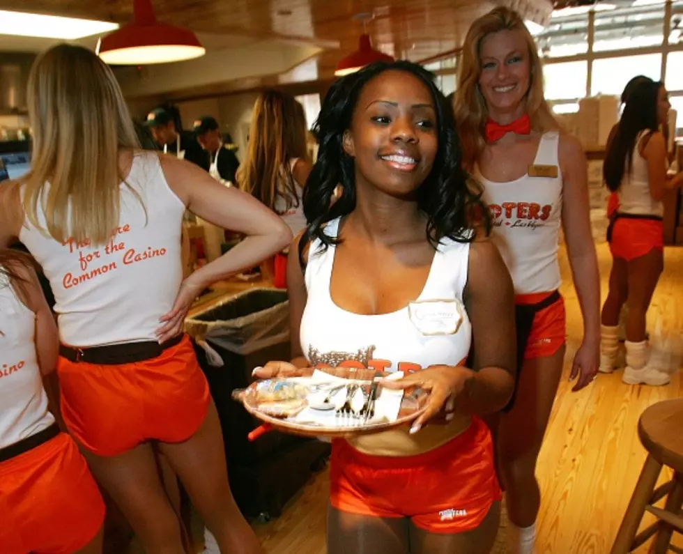 Hooters Amarillo Has First Responders Day Special