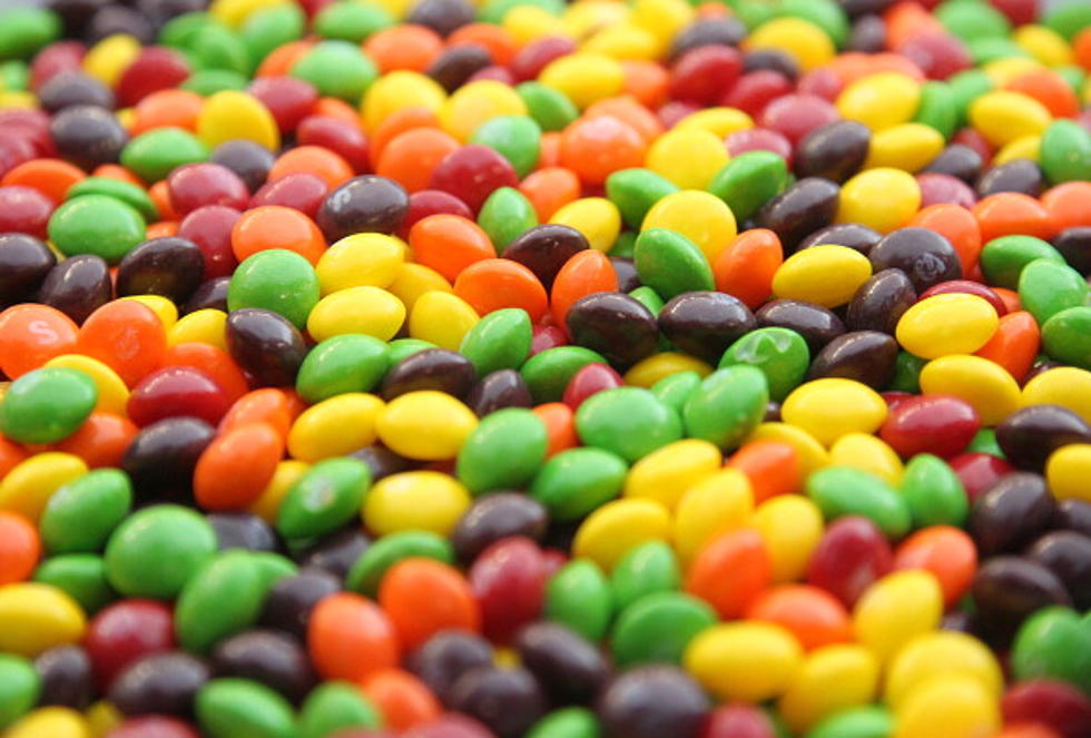 A Gross Yet Unusual Way To Eat Skittles [VIDEO]