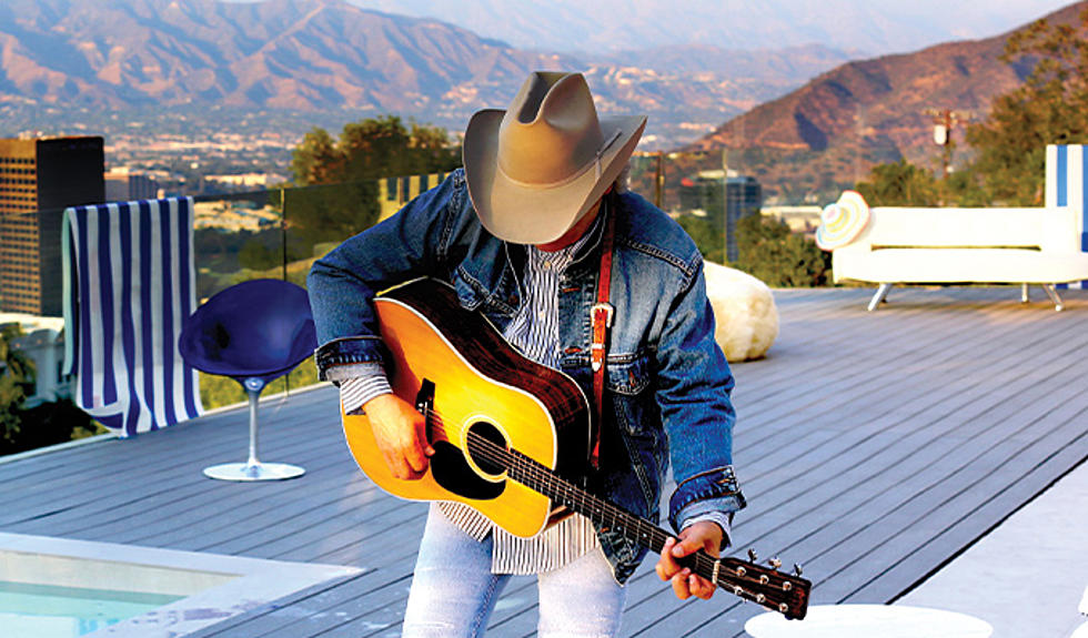 He’s a Honky Tonk Man: Dwight Yoakam Rides into the Streets of Amarillo