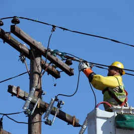 Utility worker from California Electrocuted In Texas