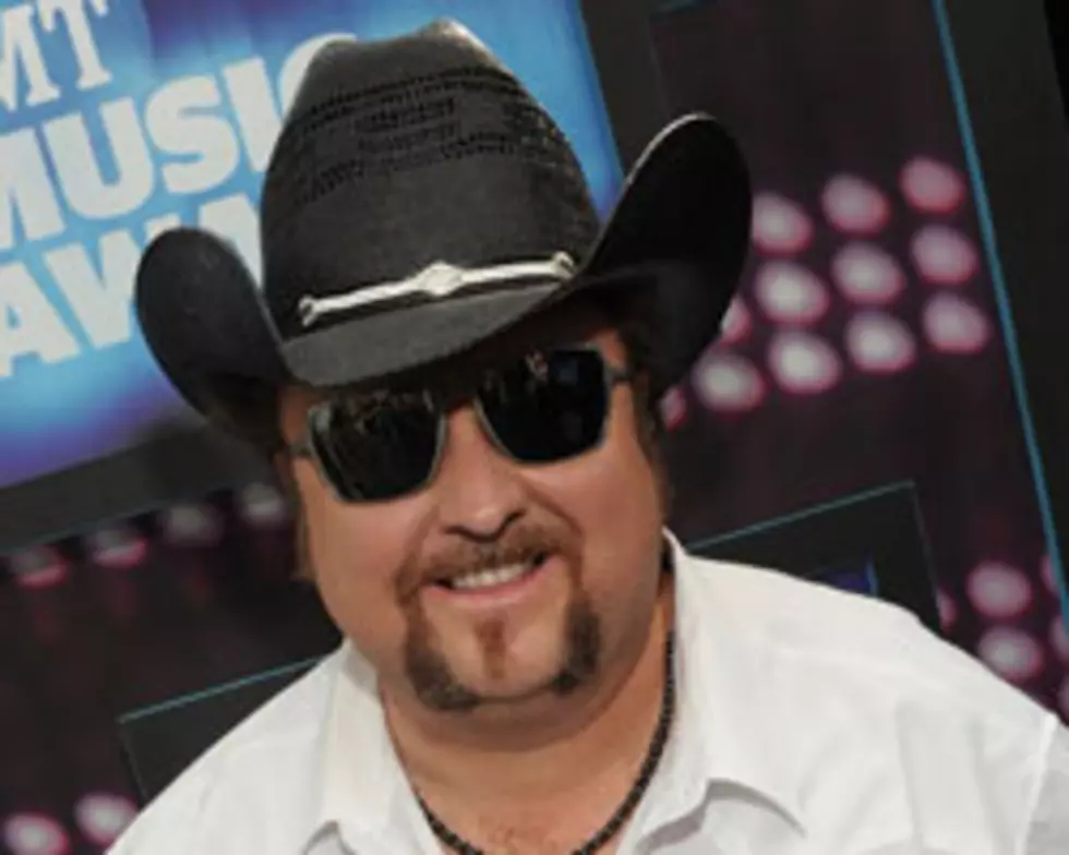 Colt Ford Finds a New Shopping Spot + More – Today’s Tweets