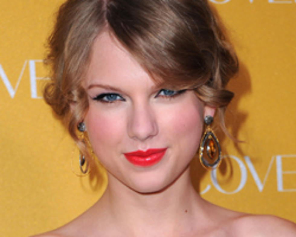 New 2011 Taylor Swift CoverGirl Commercial Debuts