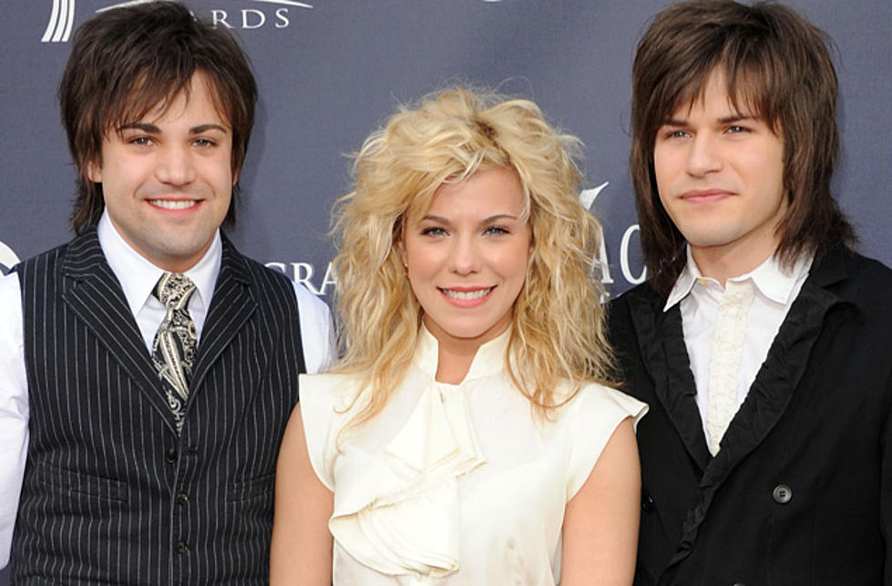 The Band Perry Perform Chart-Topping &#8216;If I Die Young&#8217; at 2011 ACM Awards
