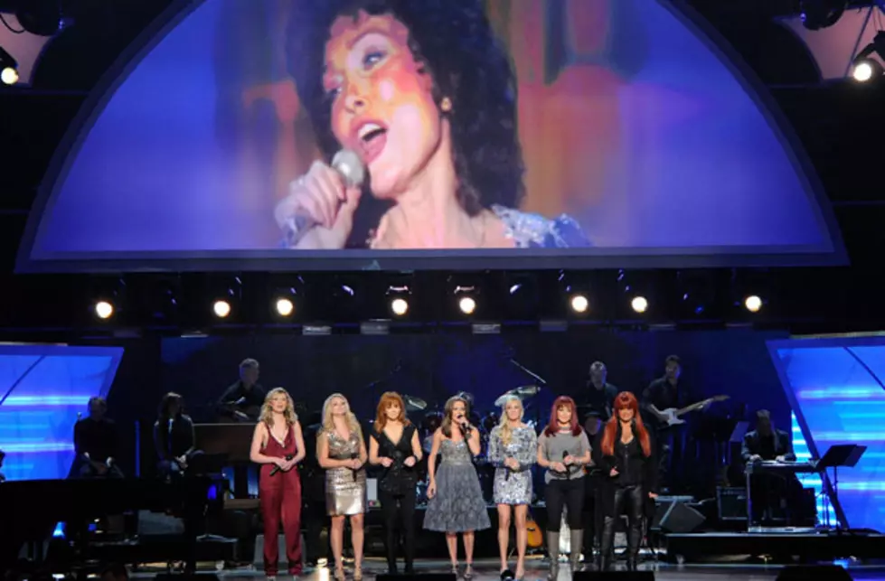 The &#8216;Girls Night Out&#8217; Ladies of Country Recognize Loretta Lynn With &#8216;Coal Miner&#8217;s Daughter&#8217;