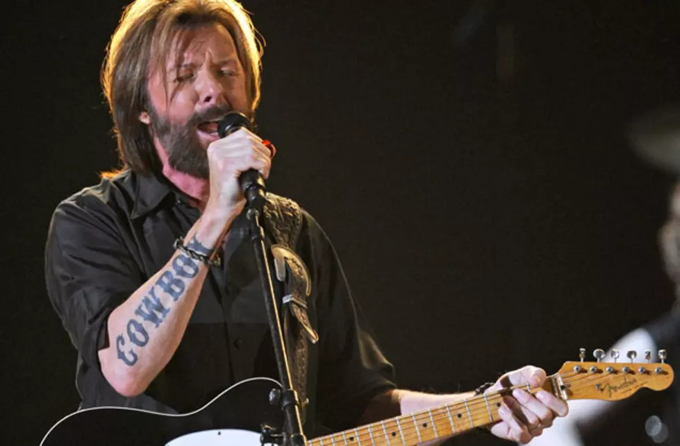 Ronnie Dunn Performs &#8216;Bleed Red&#8217; at 2011 ACM Awards