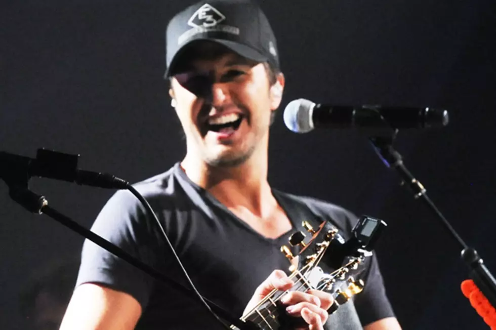 Luke Bryan Shakes Up the 2011 CMT Music Awards With &#8216;Country Girl&#8217;
