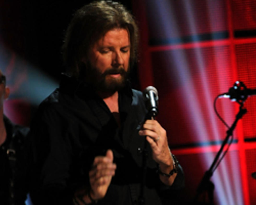 Ronnie Dunn Sings for America’s Working Class in ‘Cost of Livin” Video