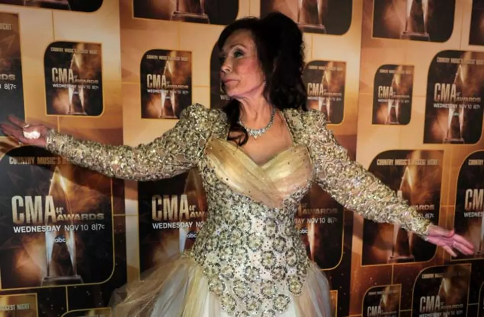 Loretta Lynn Cancels Eight Concerts Due to Knee Surgery