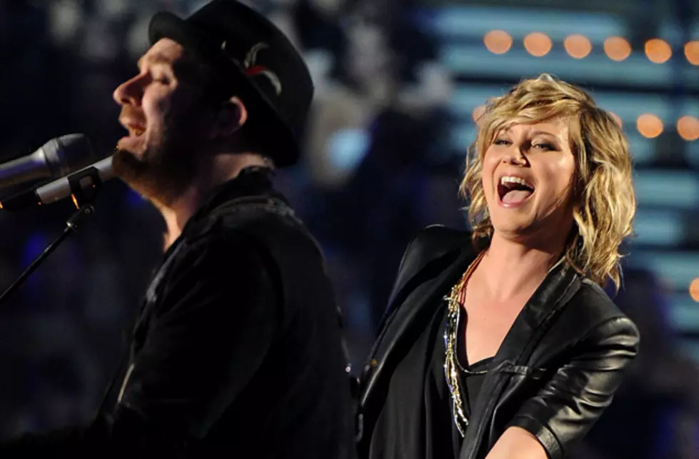 Sugarland Hire Drumline for &#8216;Find the Beat Again&#8217; and &#8216;Stuck Like Glue&#8217; on &#8216;CMA Music Festival&#8217; Special