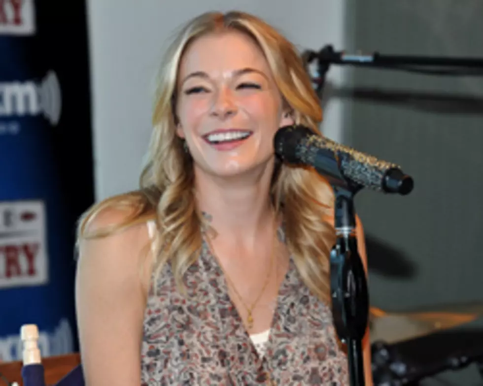 LeAnn Rimes Offers Soulful Version of Vince Gill’s ‘When I Call Your Name’ on New Album