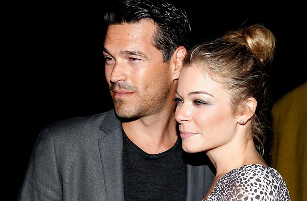 LeAnn Rimes Reminds Fans to Watch Premiere of Eddie Cibrian’s New Show ‘The Playboy Club’ Tonight