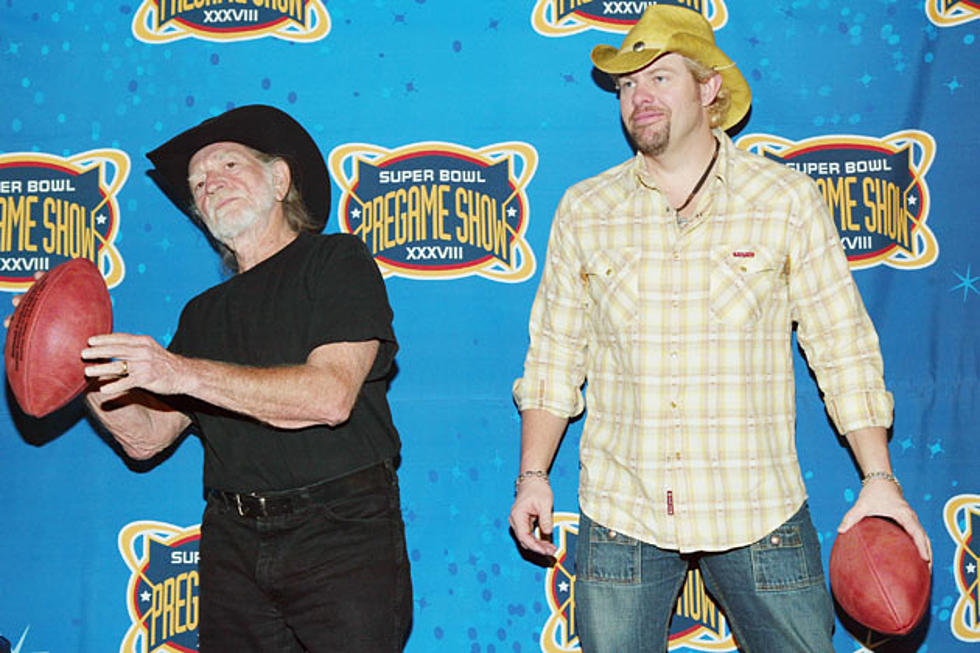 Caption This Picture: Toby Keith Teaches Willie Nelson How to Throw a Spiral