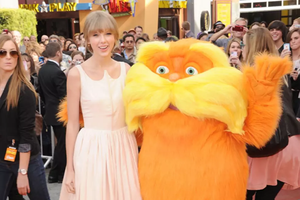 Taylor Swift Gets Cozy With &#8216;The Lorax&#8217; Co-Stars at Hollywood Premiere