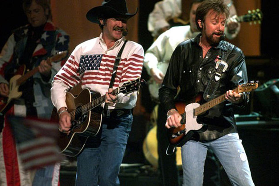 Brooks and Dunn – Artists Wearing the American Flag