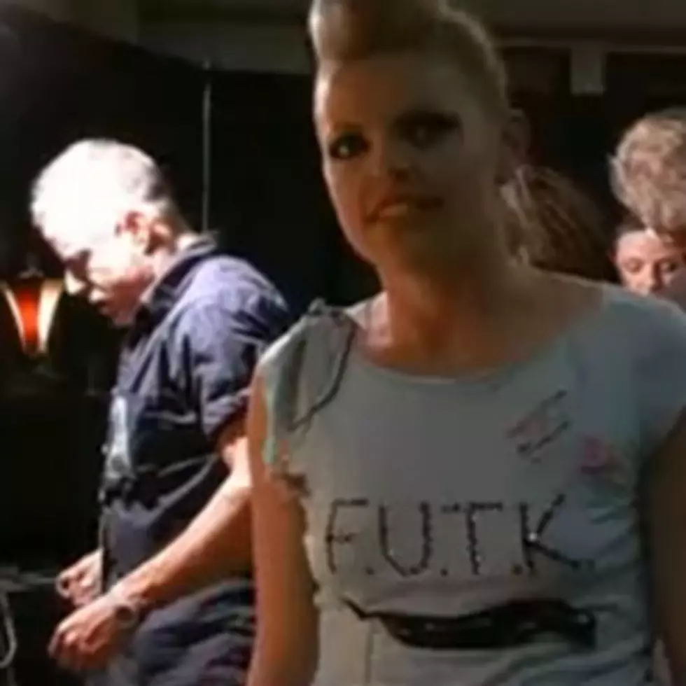 Country&#8217;s Most Shocking Moments &#8211; Natalie Maines Sports &#8216;F U T K&#8217; Shirt