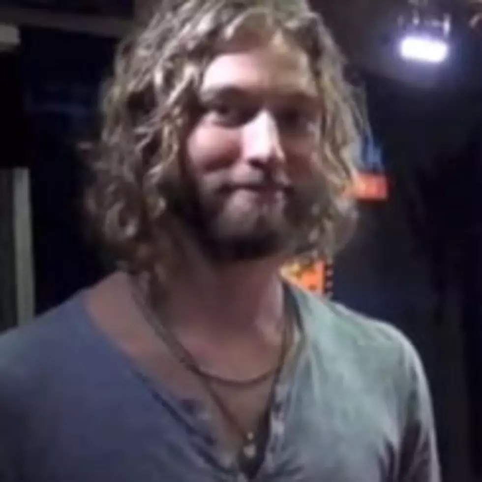 Casey James Shaves His Beard On Stage At Concert [VIDEO]