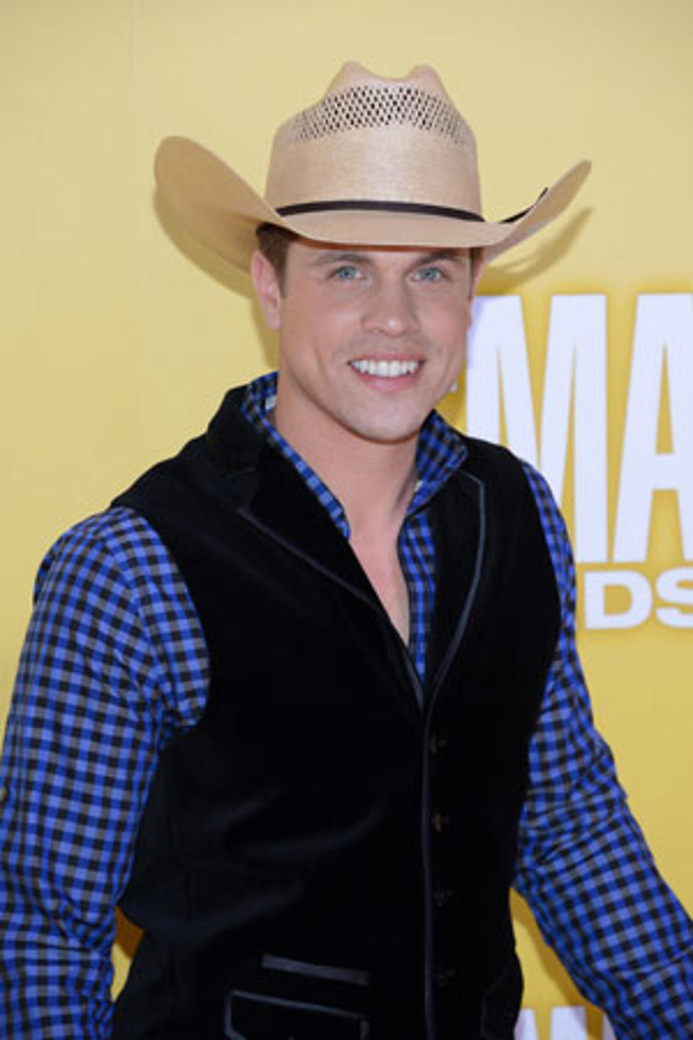 Sing Cowboys and Angels – And You Could Win Dustin Lynch Tickets