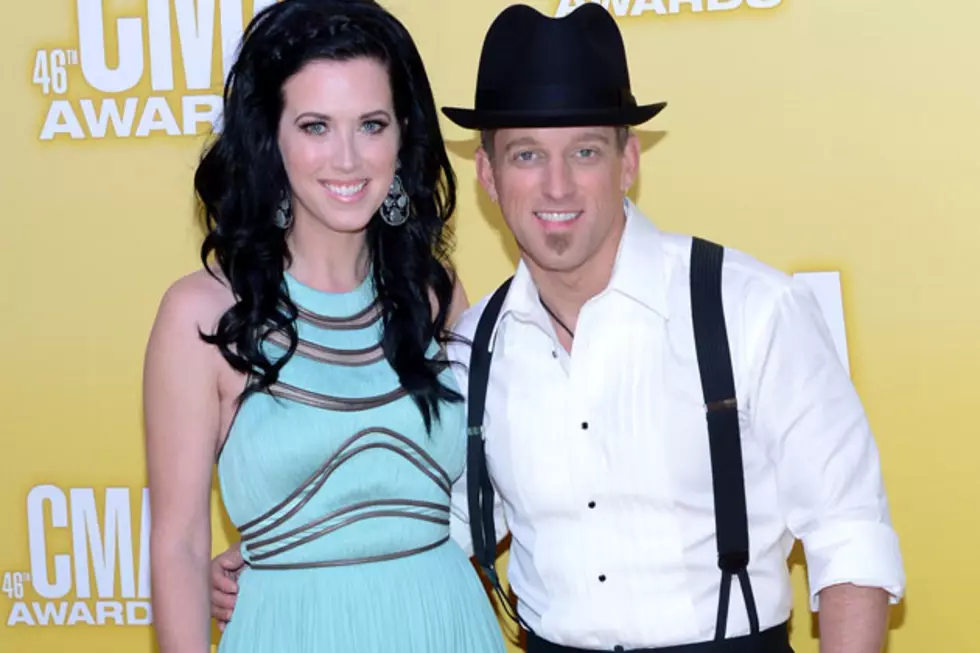 Thompson Square to Release &#8216;Are You Gonna Kiss Me or Not?&#8217; Romance Novel