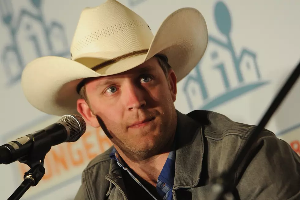 Justin Moore Turns Show Into Powerful Vigil for Connecticut Shooting Victims